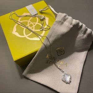 KENDRA SCOTT “Kacey” Necklace in White Pearl